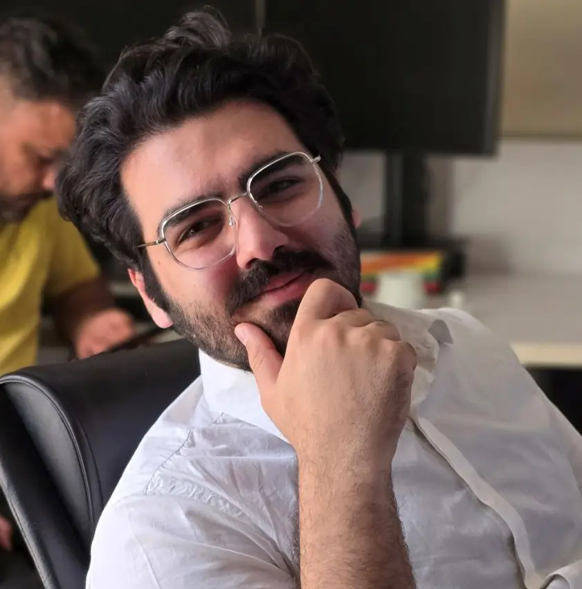 سینا صادقی